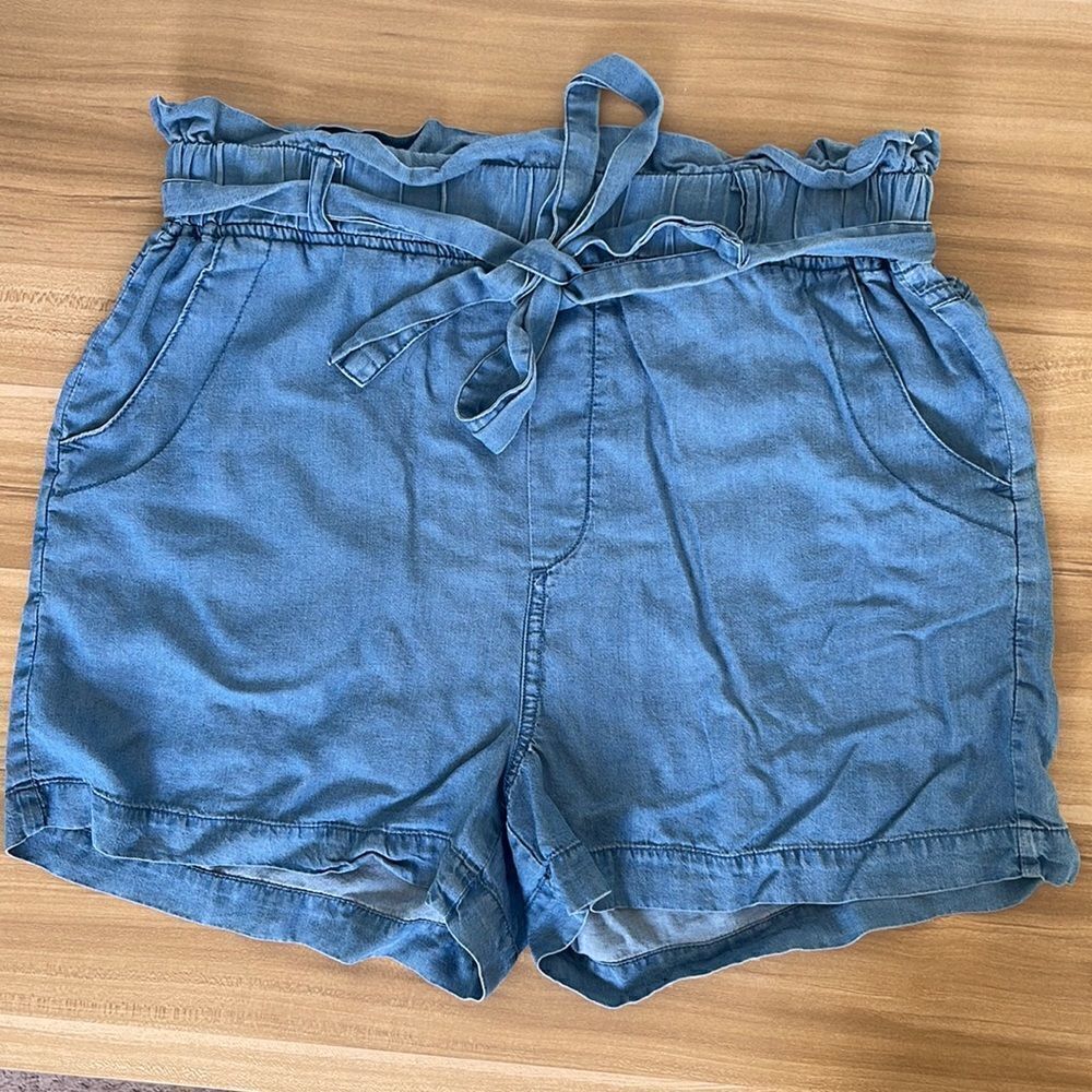 Thread supply Tencel shorts.  Size Medium.  Super soft and comfy.